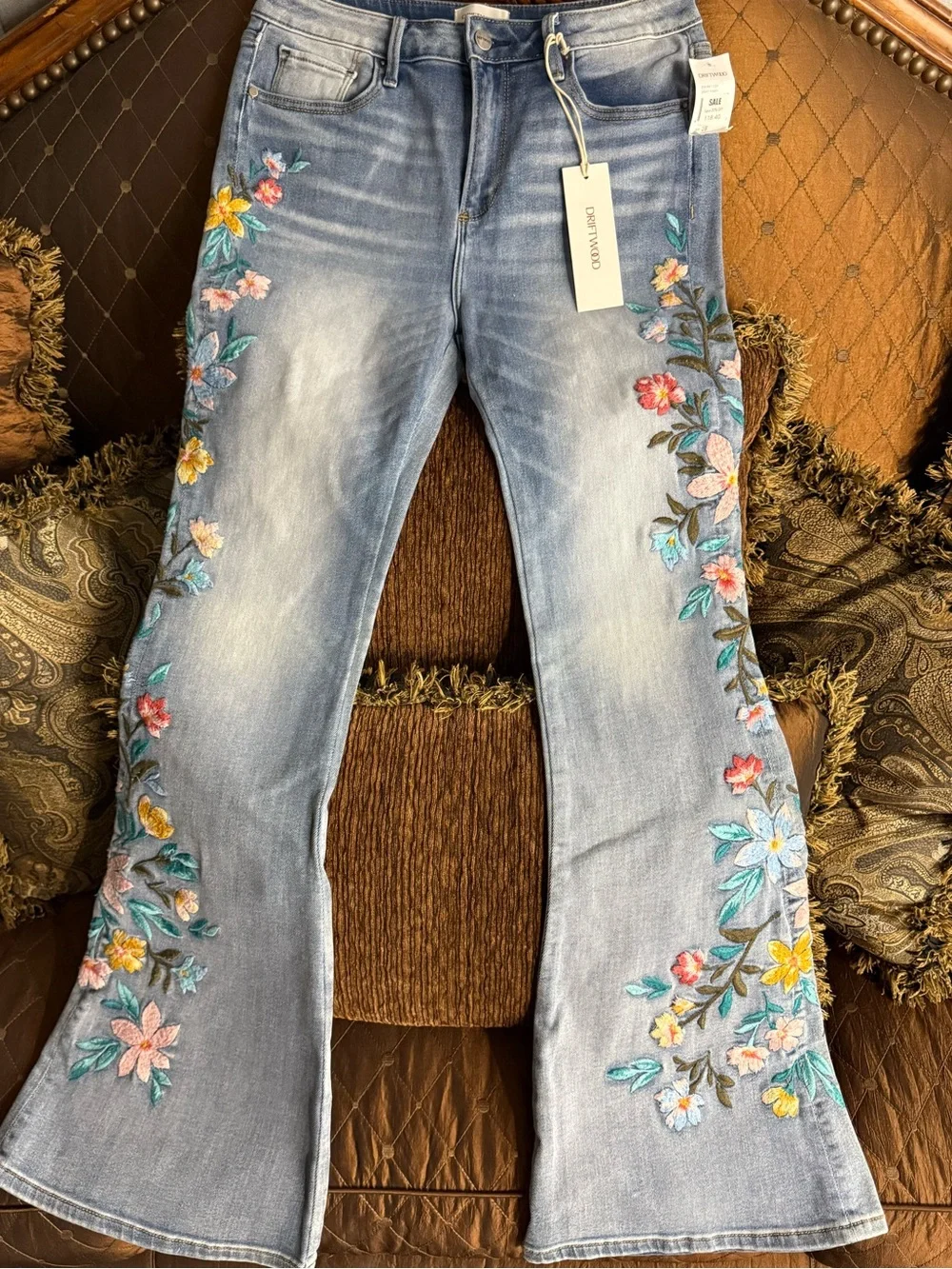 DRIFTWOOD - Farrah 28/34
Driftwood Blue Embroidered Women’s Jeans - Picture 2 of 5